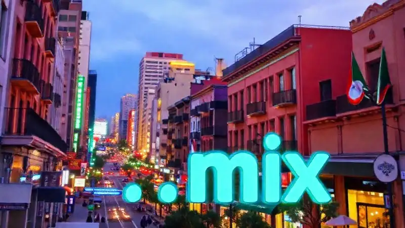 Ciudad mexicana vibrante y moderna
