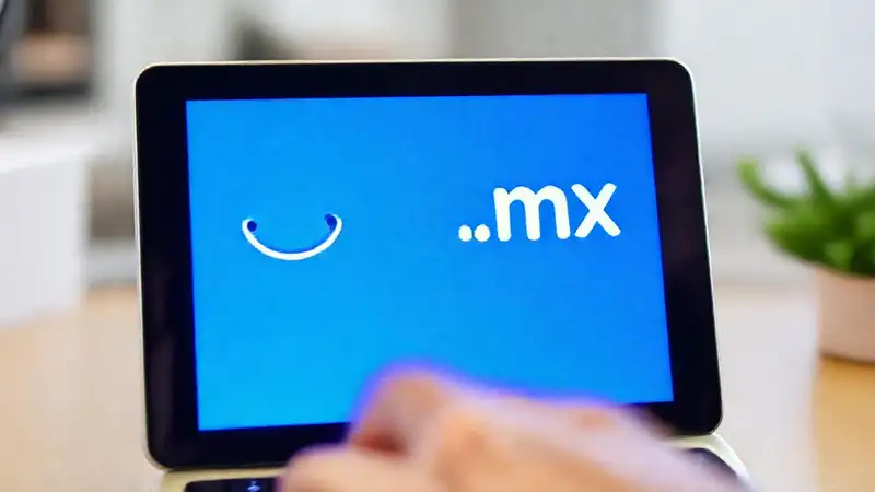 Pago digital con dominio azul vibrante