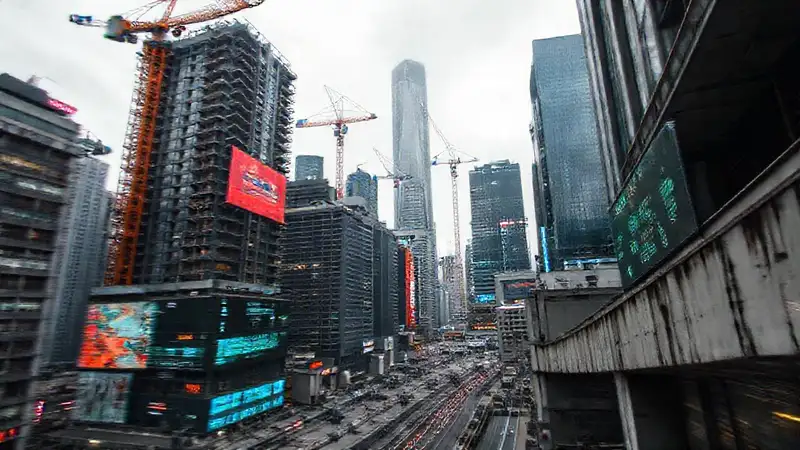 Ciudad moderna, tecnológica y decadente